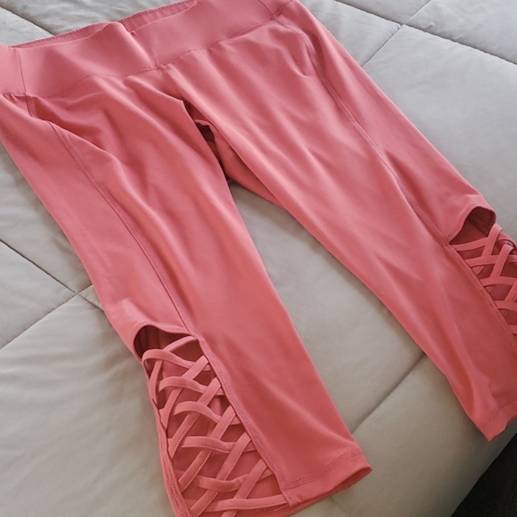 Livi Active Pants - Livi Active Capri